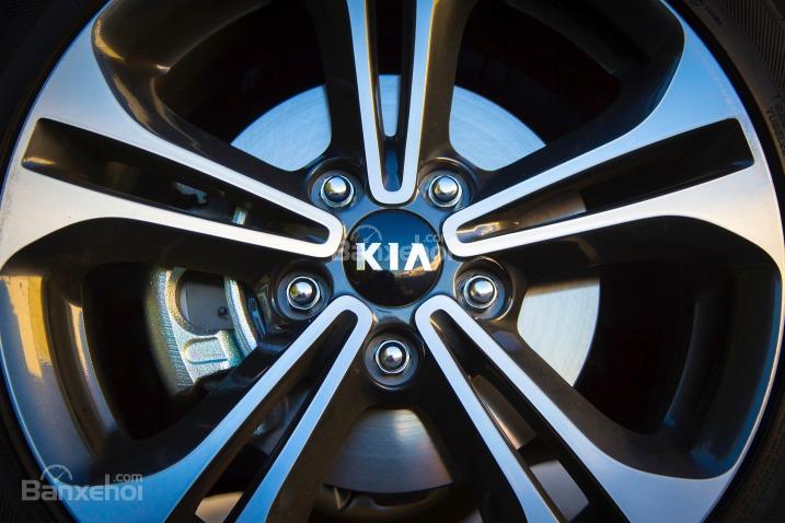 Kia k3 2016.