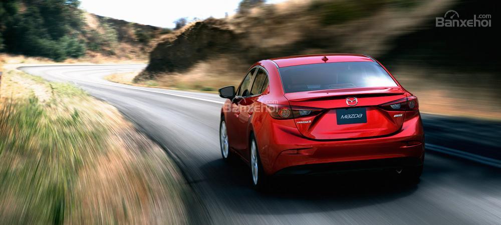 Đánh giá xe Mazda 3 2016 phần đuôi xe 1