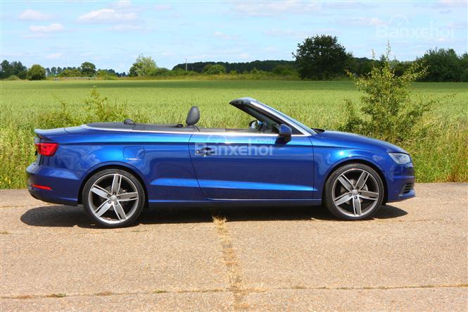 Audi A3 Cabriolet sở hữu thiết kế 4 ghế ngồi và thể tích khoang hành lý tối đa 320 lít.