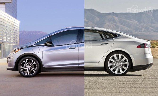 Mua xe ô tô Chevrolet Bolt thay cho Tesla Model S.