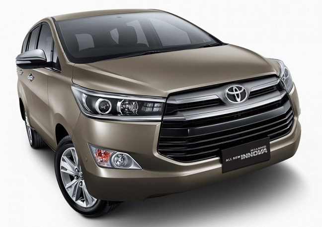 Đầu xe Toyota Innova 2016 được thiết kế trẻ trung, năng động.