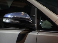 Toyota Innova 2016 có gương chiếu hậu cùng màu với thân xe, chỉnh và gập điện.