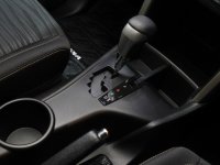 Hộc chứa đồ của Toyota Innova 2016 a1.
