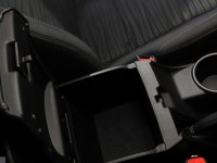 Hộc chứa đồ của Toyota Innova 2016 a.