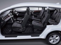Các ghế ngồi của Toyota Innova 2016 có thể gập để tăng diện tích khoang chứa đồ.