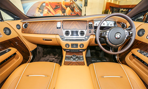 rolls-royce-dawn-gia-tu-mot-trieu-usd-tai-malaysia-1