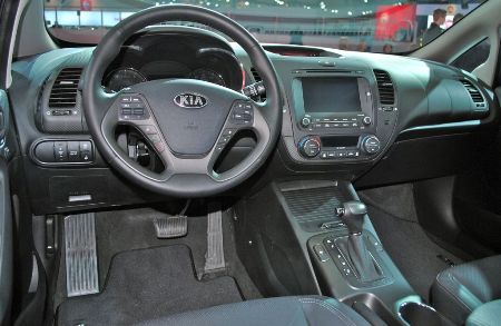 Nội thất xe Kia Forte mới được các biên tập viên của WardsAuto đánh giá là hợp lý và dễ sử dụng